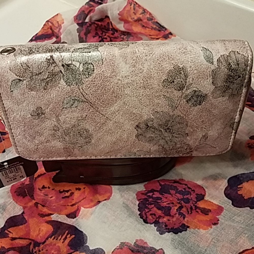 Beautiful Floral Print Wristlet Wallet